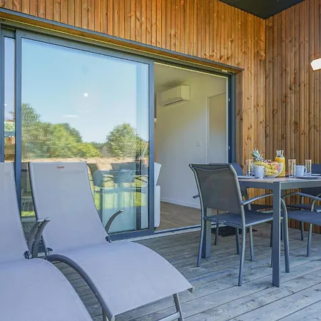 N°8, Piscine Commune, 2 *