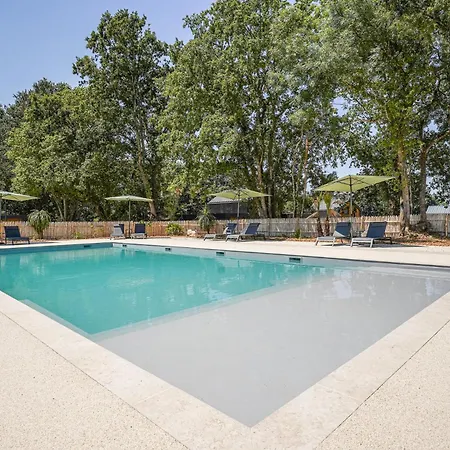 N°8, Piscine Commune, 2 Nesmy