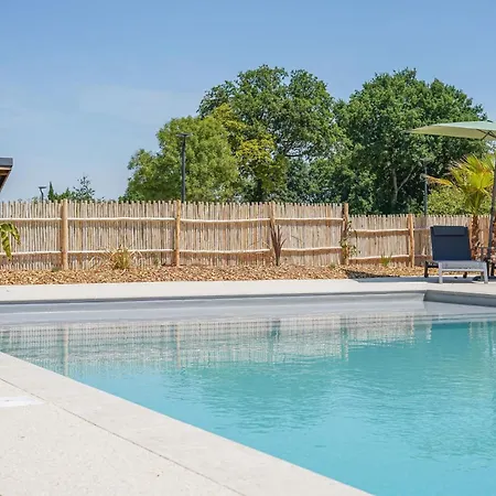 N°8, Piscine Commune, 2 *